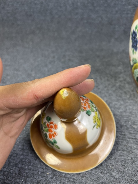 古玩陶瓷紫金釉開(kāi)窗五彩洞石花卉紋將軍罐拍賣,當(dāng)前價(jià)格3999元