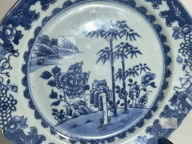 古玩陶瓷清中·青花洞石牡丹竹紋八方倭角盤真品鑒賞圖