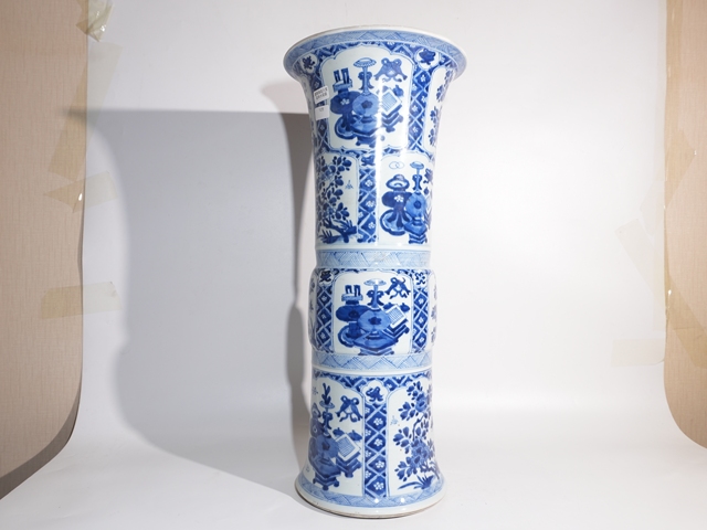 古玩陶瓷清康熙·青花錦地開窗博古花卉紋大花觚真品鑒賞圖