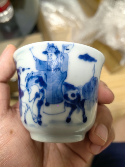 古玩陶瓷青花人物故事紋杯真品鑒賞圖