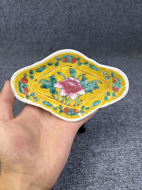 古玩陶瓷粉彩花卉紋盤拍賣,當前價格399元