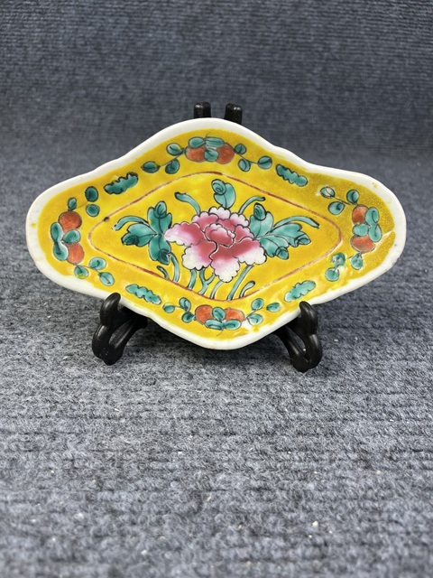 古玩陶瓷粉彩花卉紋盤拍賣,當前價格399元