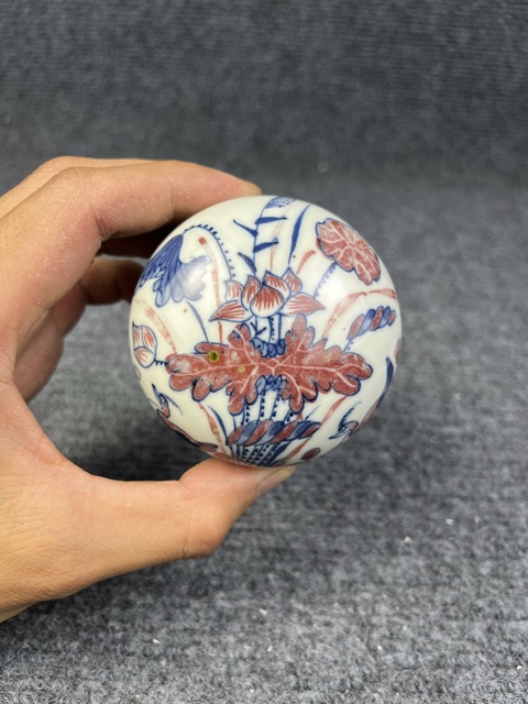 古玩陶瓷青花釉里紅蓮池鴛鴦紋印色盒拍賣,當前價格8888元