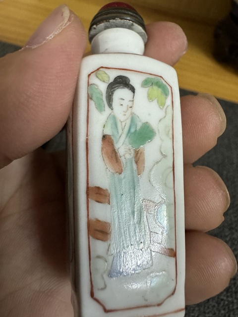 古玩陶瓷粉彩人物四方鼻煙壺真品鑒賞圖