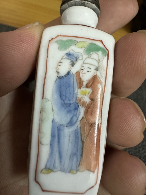 古玩陶瓷粉彩人物四方鼻煙壺真品鑒賞圖