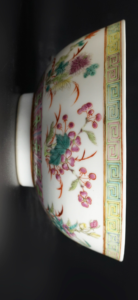 古玩陶瓷粉彩折枝花卉紋碗真品鑒賞圖