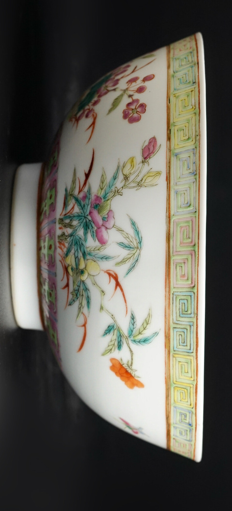 古玩陶瓷粉彩折枝花卉紋碗真品鑒賞圖