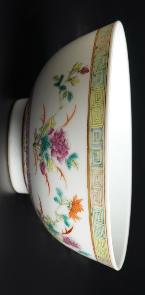 古玩陶瓷粉彩折枝花卉紋碗真品鑒賞圖
