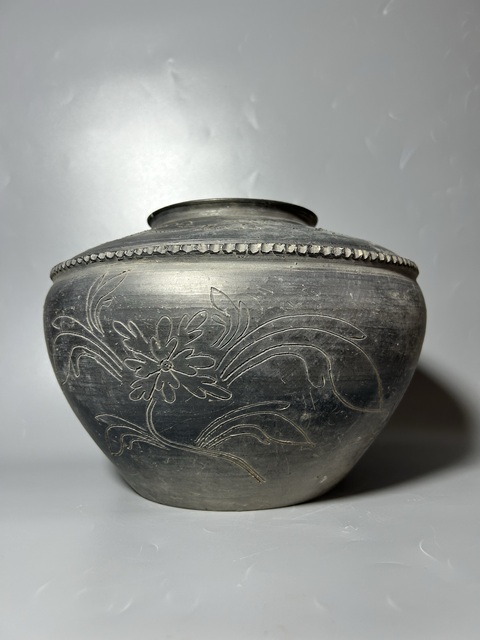 古玩陶瓷黑陶刻魚蓮紋罐真品鑒賞圖