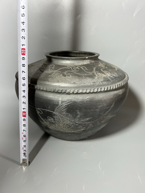 古玩陶瓷黑陶刻魚蓮紋罐真品鑒賞圖