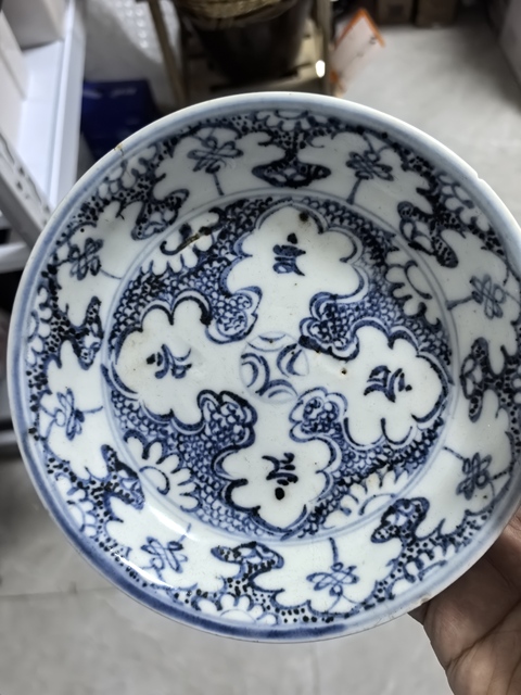 古玩陶瓷青花花卉梵文盤真品鑒賞圖