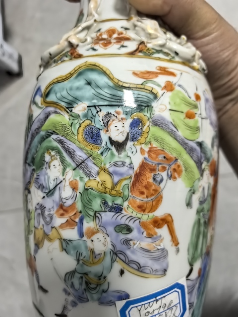 古玩陶瓷五彩刀馬人物撇口瓶真品鑒賞圖