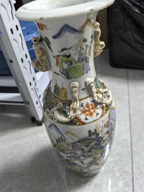 古玩陶瓷五彩刀馬人物撇口瓶真品鑒賞圖