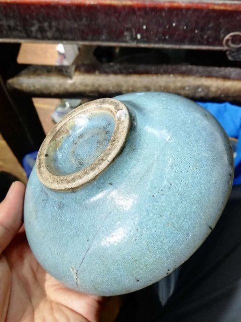 古玩陶瓷鈞窯天藍釉茶碗真品鑒賞圖