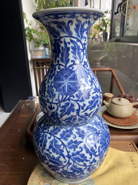 古玩陶瓷青花纏枝蓮紋葫蘆瓶真品鑒賞圖