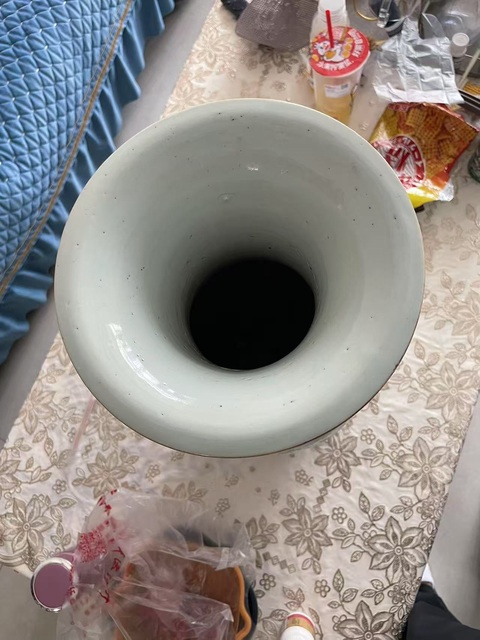 古玩陶瓷人物紋新粉彩瓶真品鑒賞圖