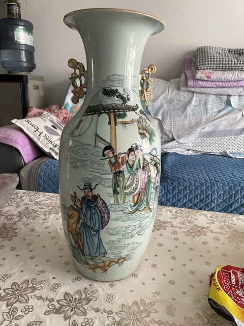 古玩陶瓷人物紋新粉彩瓶真品鑒賞圖