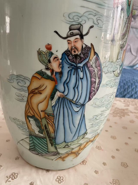 古玩陶瓷人物紋新粉彩瓶真品鑒賞圖