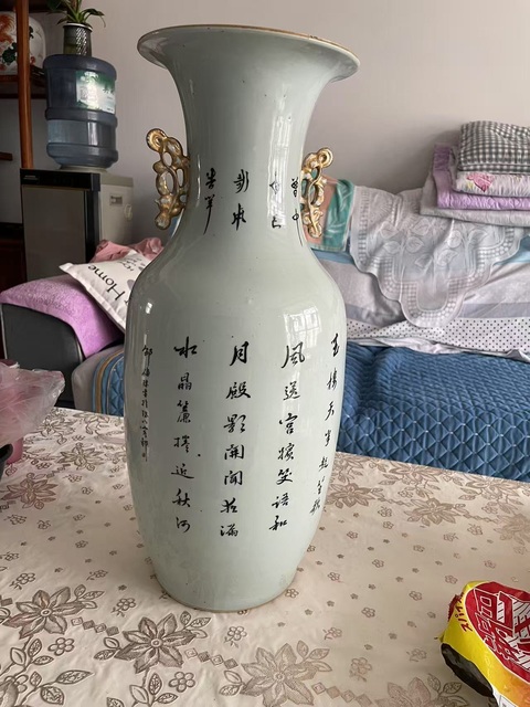古玩陶瓷人物紋新粉彩瓶真品鑒賞圖