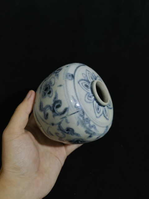 古玩陶瓷青花花卉紋罐真品鑒賞圖