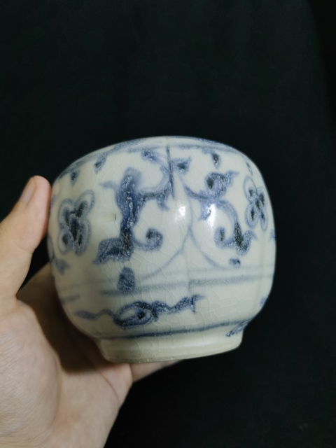 古玩陶瓷青花花卉紋罐真品鑒賞圖