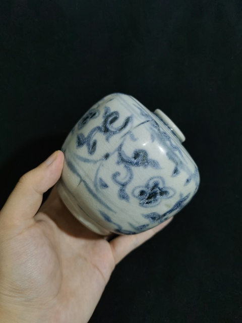 古玩陶瓷青花花卉紋罐真品鑒賞圖