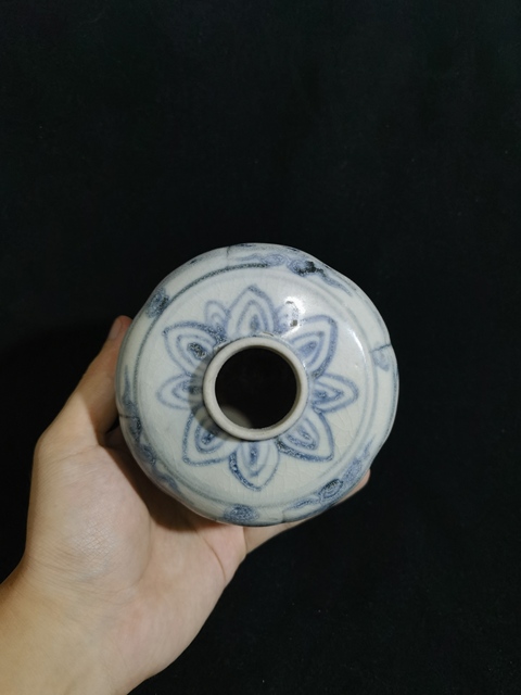 古玩陶瓷青花花卉紋罐真品鑒賞圖