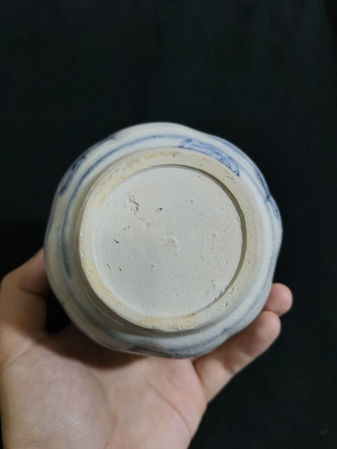 古玩陶瓷青花花卉紋罐真品鑒賞圖