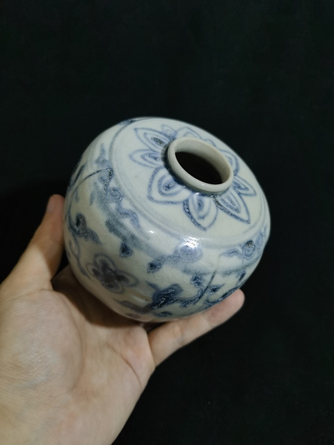 古玩陶瓷青花花卉紋罐真品鑒賞圖
