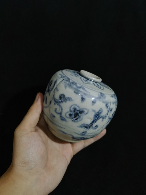 古玩陶瓷青花花卉紋罐真品鑒賞圖