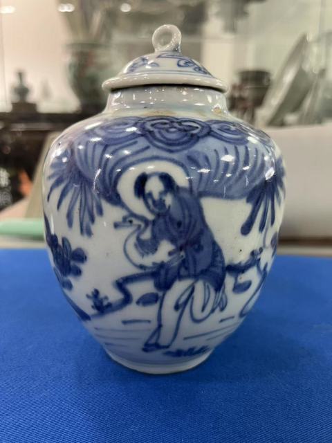 古玩陶瓷青花愛鵝圖蓋罐真品鑒賞圖