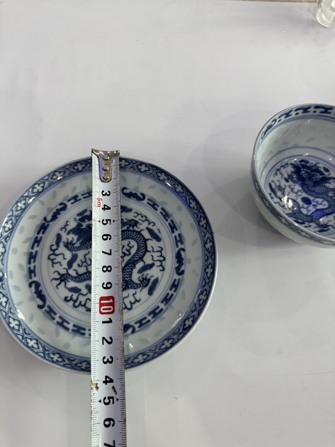 古玩陶瓷玲瓏瓷青花杯盤真品鑒賞圖