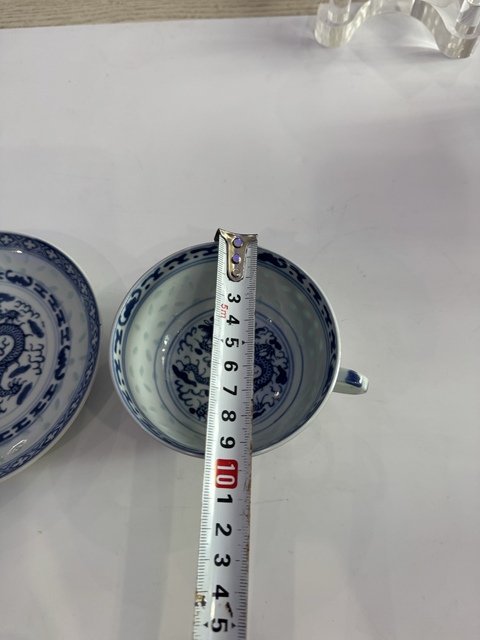 古玩陶瓷玲瓏瓷青花杯盤真品鑒賞圖