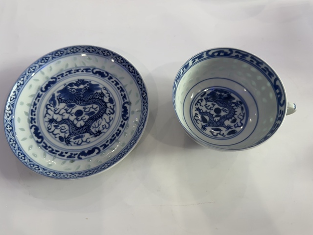 古玩陶瓷玲瓏瓷青花杯盤(pán)真品鑒賞圖