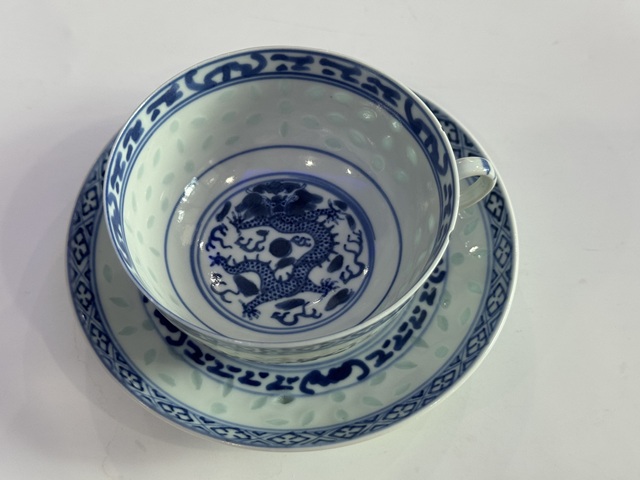 古玩陶瓷玲瓏瓷青花杯盤(pán)真品鑒賞圖