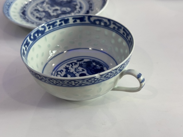 古玩陶瓷玲瓏瓷青花杯盤(pán)真品鑒賞圖