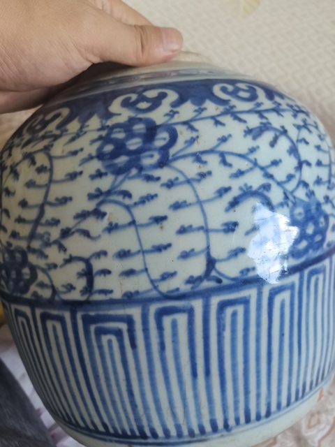 古玩陶瓷青花纏枝蓮紋罐真品鑒賞圖