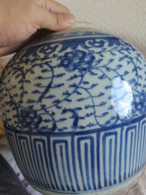 古玩陶瓷青花纏枝蓮紋罐真品鑒賞圖
