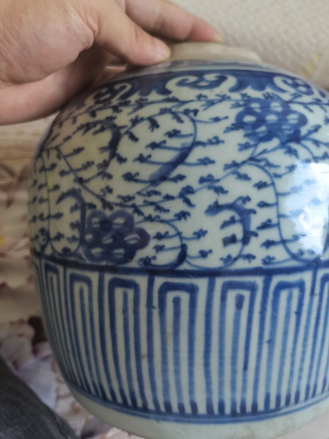 古玩陶瓷青花纏枝蓮紋罐真品鑒賞圖