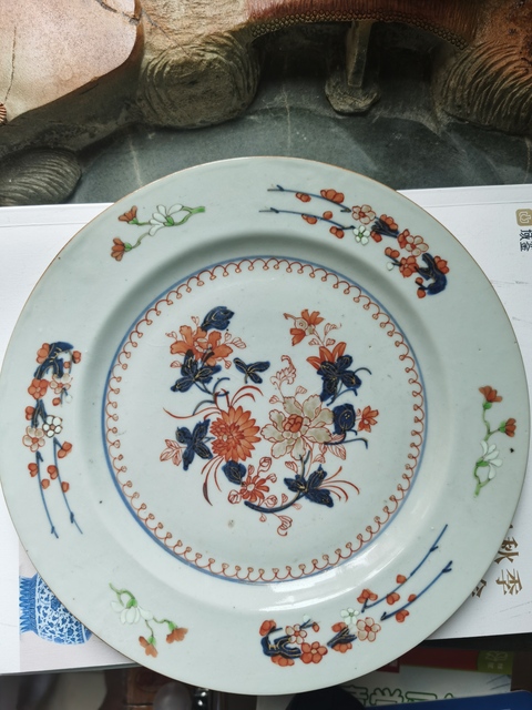 古玩陶瓷青花礬紅花卉紋盤真品鑒賞圖