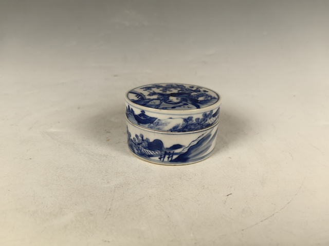 古玩陶瓷清中煨瓷踏雪尋梅人物紋青花蓋盒真品鑒賞圖