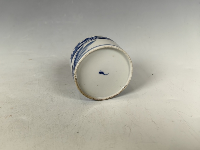 古玩陶瓷清中煨瓷踏雪尋梅人物紋青花蓋盒真品鑒賞圖