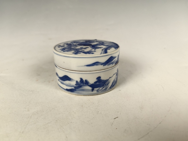 古玩陶瓷清中煨瓷踏雪尋梅人物紋青花蓋盒真品鑒賞圖