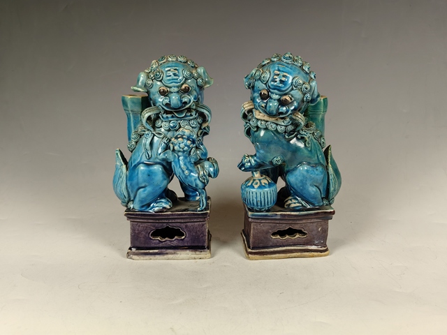 古玩陶瓷清中孔雀藍釉獅子雕塑真品鑒賞圖