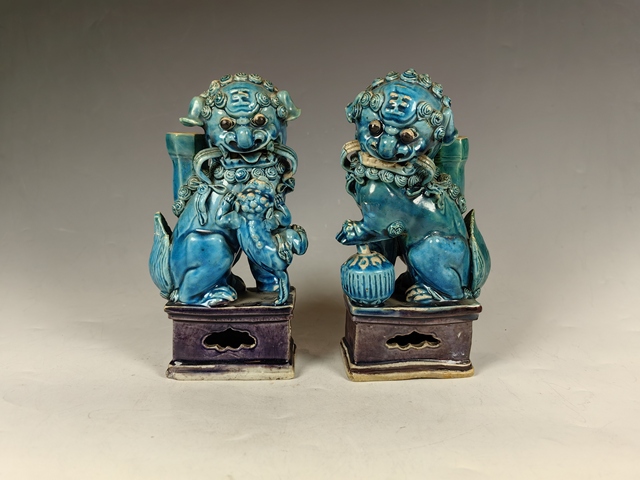 古玩陶瓷清中孔雀藍釉獅子雕塑真品鑒賞圖