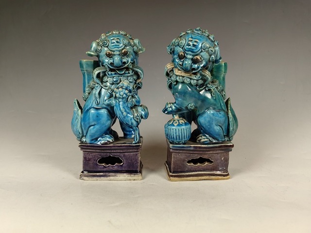 古玩陶瓷清中孔雀藍釉獅子雕塑真品鑒賞圖