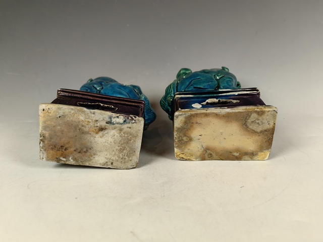 古玩陶瓷清中孔雀藍釉獅子雕塑真品鑒賞圖