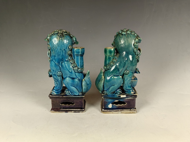 古玩陶瓷清中孔雀藍釉獅子雕塑真品鑒賞圖