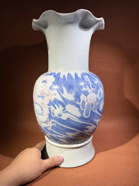 古玩陶瓷晚清青花釉里紅云龍紋花觚真品鑒賞圖