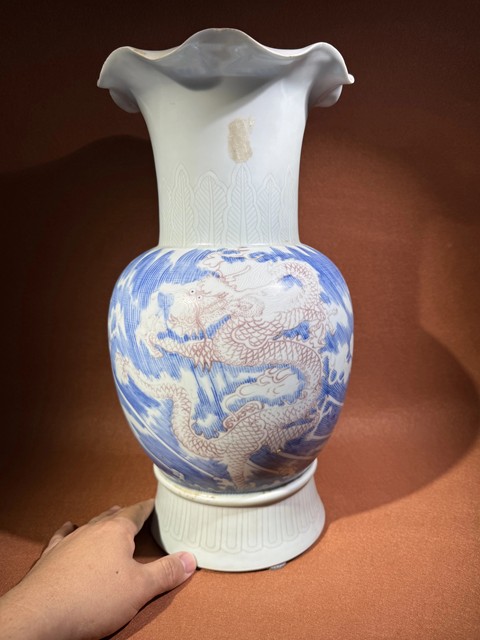 古玩陶瓷晚清青花釉里紅云龍紋花觚真品鑒賞圖